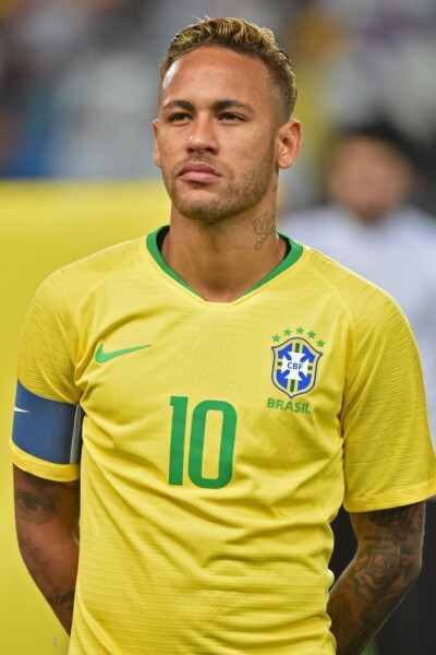 他在此前的 他在此前的